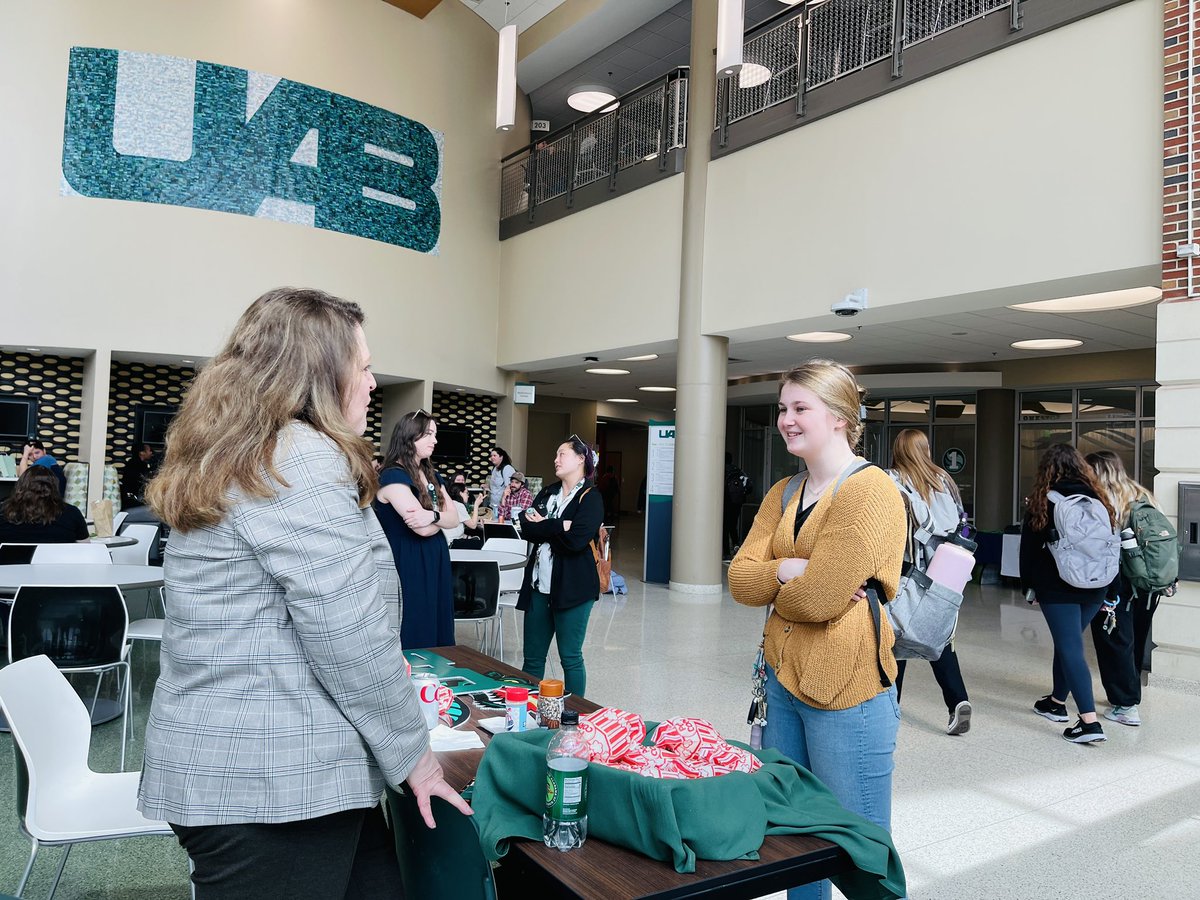 UABGradSchool's tweet photo. Enjoyed some delicious popcorn 🍿 with #UAB #Provost Janet Woodruff-Borden at the HSC today!
If you missed out this time, stay tuned for the upcoming event in April: Donuts with the Provost 🍩 🐲
 #CampusLife #UABEvents #MeettheProvost #UABStudents #PopcornwiththeProvost https://t.co/FZS1zSAkHb