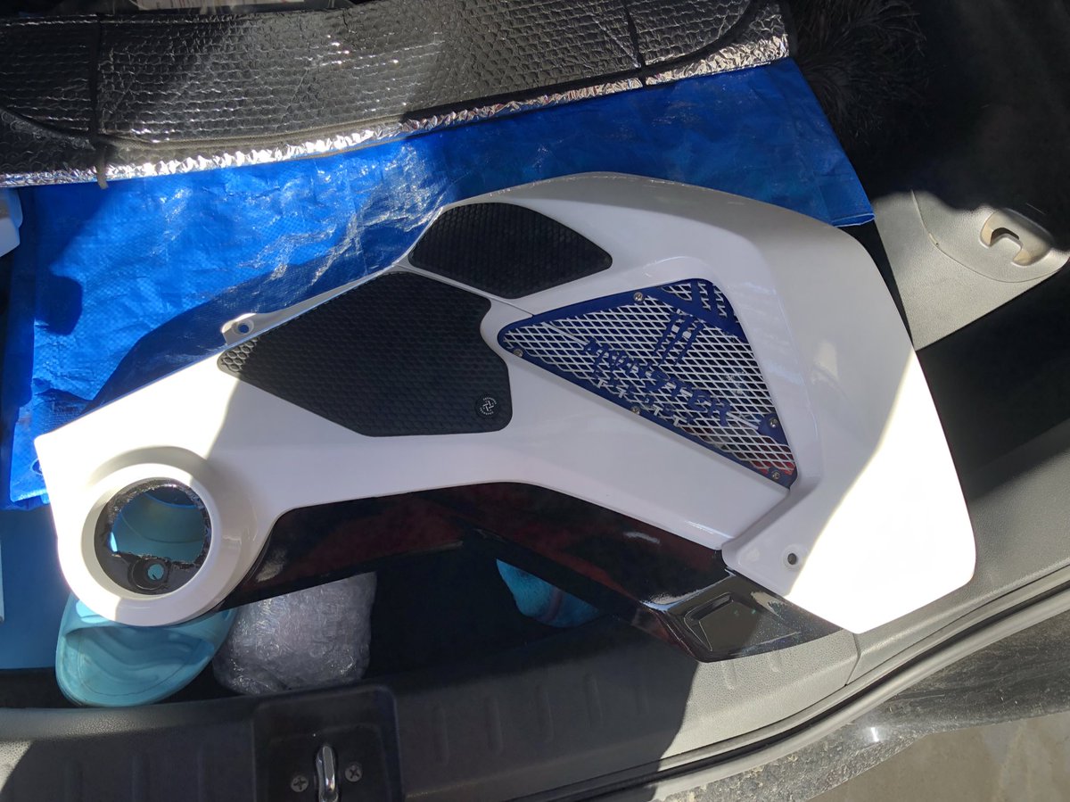 埼玉県熊谷市でGROM jc61 が盗難されました。
昨日の朝7時半に見たのを最後に、今日の朝になくなってました。
現在はステッカー無しの無地の白でタンクパットのみ貼ってあります。また車体右側のカウルを外した状態です。
見かけた方いましたらご連絡をお願いします。

#拡散希望
#バイク盗難