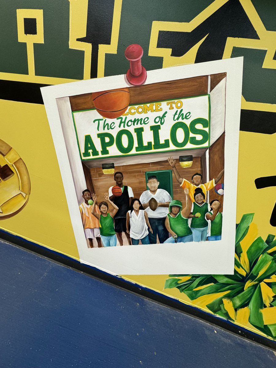 TBradleyMurals's tweet image. More close ups of the mural @Sharpstown_HS …each image used in the Polaroids tells a story. Today I learned the story behind the photo of the students!!! 💚💛