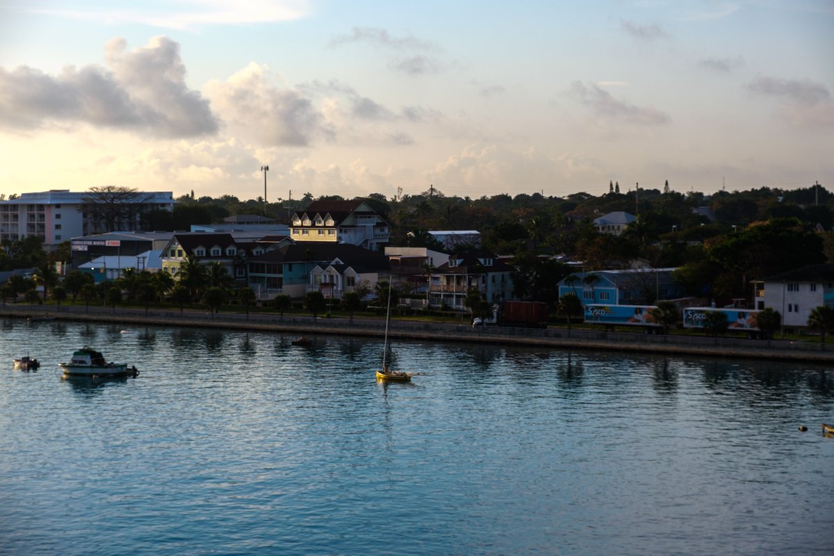 New Providence island, the Bahamas.

#photography #travel #cityscape #atlantic #atlanticocean #harbour #bridge #morning #potterscay #dock #westbayst #bayst #newprovidence #nassau