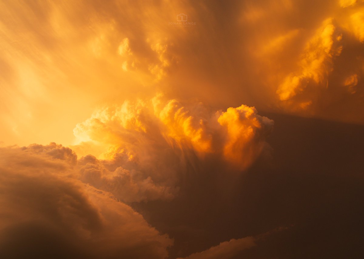 Day 2 of spring… Storms are near @StormHour @NikonUSA @NatGeo #storm #weather #spring