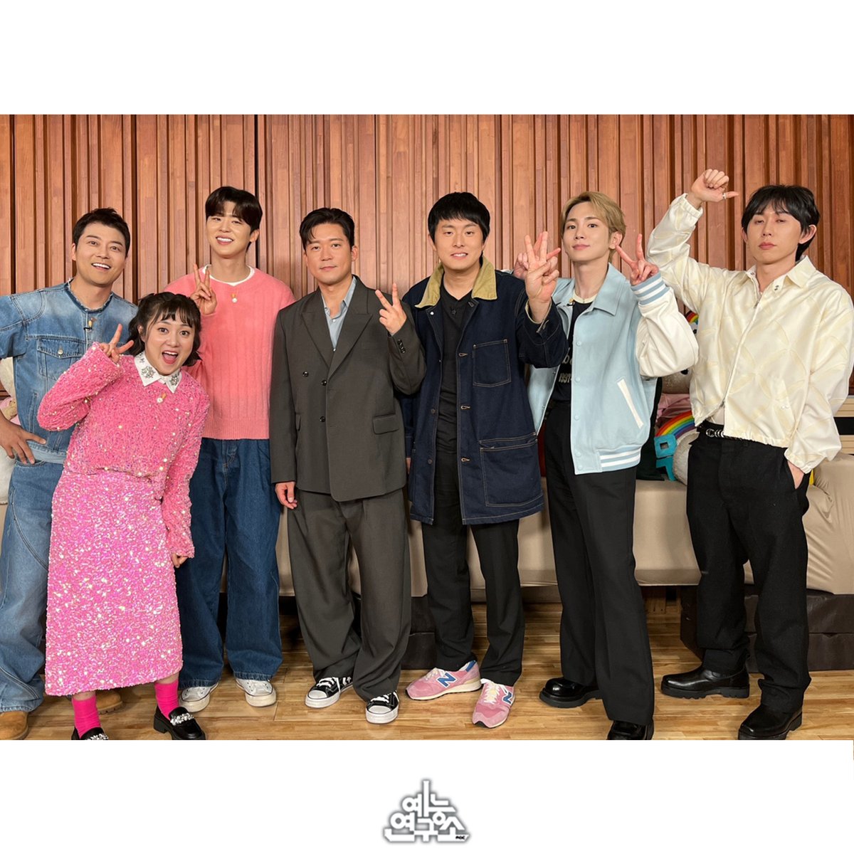 MBC_entertain's tweet photo. 팔방미남 배우 박서함에겐 조금 작은 유리 집📏🪟
목포식 아침상으로 제대로 요양하는 나래🦀🍚
#나혼자산다 금요일 밤 11시 10분!
#전현무 #박나래 #기안84 #코드쿤스트 #Key #박서함 #김대호 #박지현 https://t.co/ulqlMgl0MO