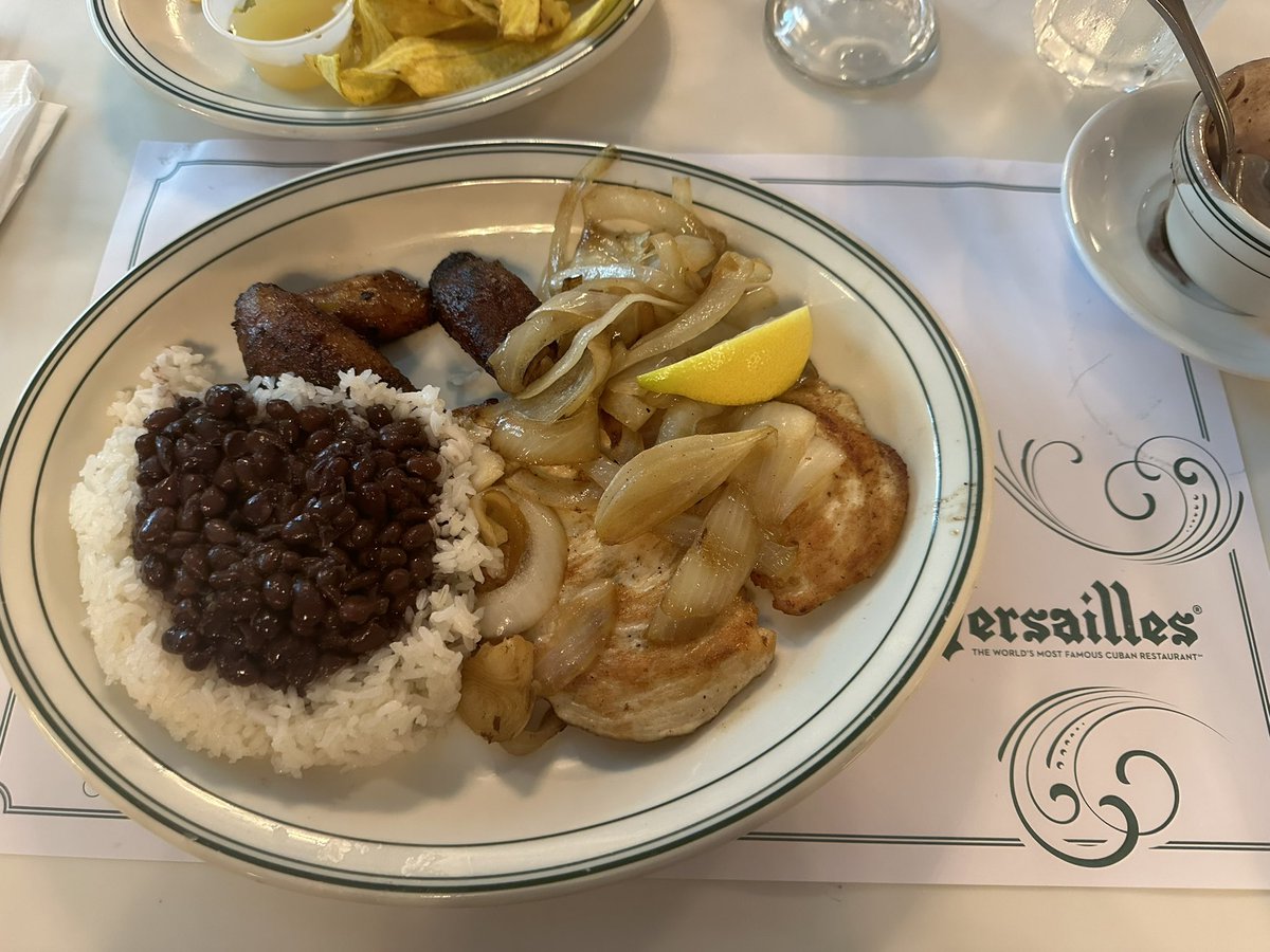 Pequeña Habana, coldadas con espumita 
Mamita a la cama like Porcel y sus Gatitas 💃🏿 🌴☕️ 🇨🇺 
@versaillesmiami 
👌🏽305 🤚🏽

#kingdomkome #miamishit #dadecounty #versaillesmiami #miami #comidacubana #loschicoscriollos 
#flyshitonly #dadefam #lolife #worldwide #donchimichurri