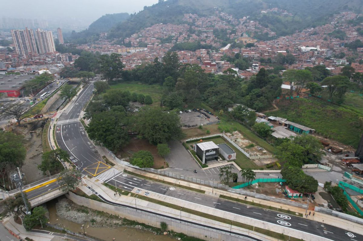 shirleyortizos2's tweet image. #itagüí Participamos en compañía de funcionarios de la  Administración Municipal, Metroplus y Concejales de nuestra Ciudad.
✅ Construcción de 1 Km de nuevas vías.
✅ Construcción de un puente 
✅ 1.6 Km de andenes.
✅ Siembra de 520 🌳