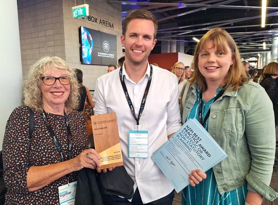 👏 Congrats to GNS Landslide Planning Guidance co-authors for taking home the NZPI award for Strategic or non-statutory Planning. This award recognises best practice guidance we hope will have a positive impact for planners and NZers. Read more 👉 tinyurl.com/4xpudmbh #NZPIC24