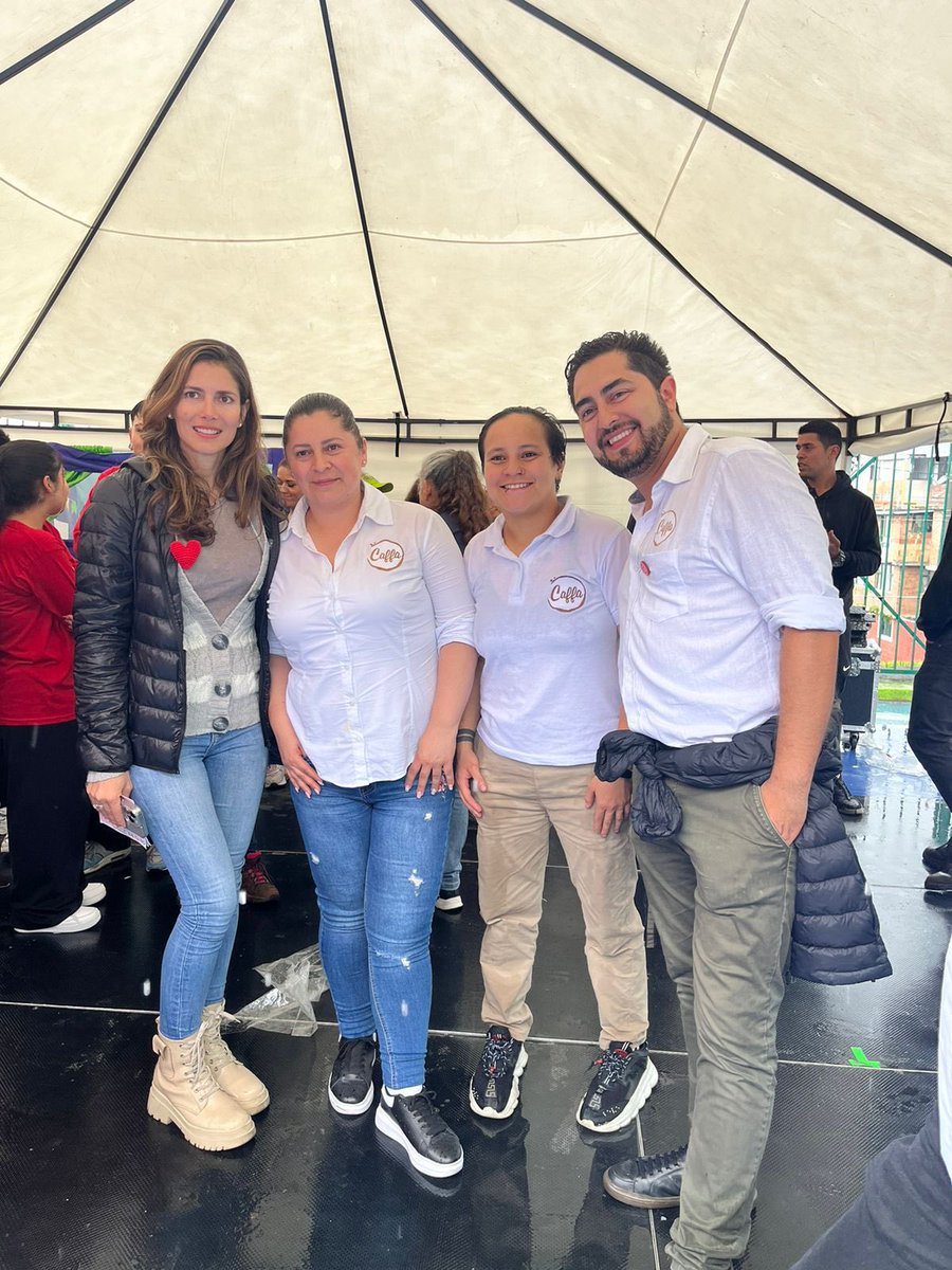 Acodres Bogota y la Alcaldía Mayor se unen para llevar alimento a nuestros niños que más lo necesitan. En el marco del proyecto Alimentemos a Bogota y de la mano con nuestra primera dama de la capital Carolina Deik iniciamos hoy con la primera entrega de 200 almuerzos!!