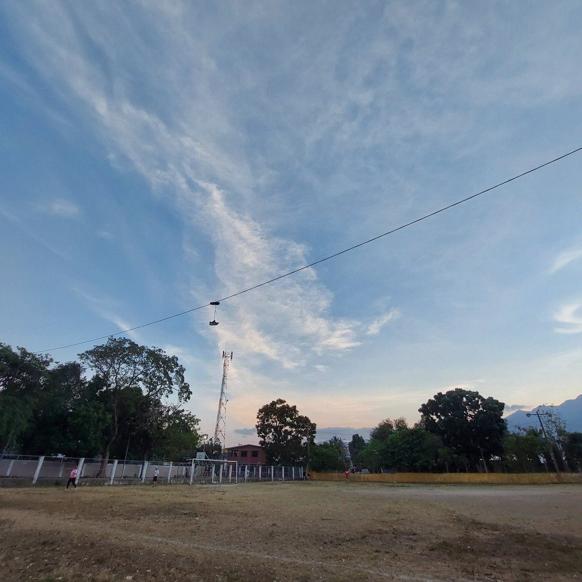 Existimos apenas 1 segundo en un hilo infinito de millones de años