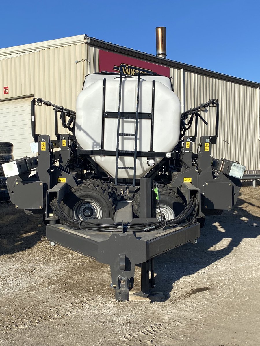 Are you in need of a planter bar?  24R30.  10K toolbar ready now!   See your local Vaderstad/Wilrich dealer or message me.  #plant24   #Wilrich