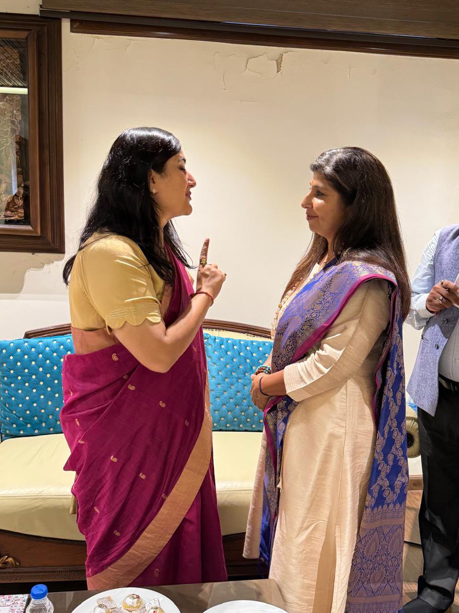 Meena Mahajan (@meenamahajan13) on Twitter photo जैसी माँ वैसी बेटी ! <a href="/BansuriSwaraj/">Bansuri Swaraj</a> a young enterprising woman who is ready to lead with qualities that run in her blood. Wishing you all the best. Har Har Mahadev 🕉 <a href="/BansuriSwaraj/">Bansuri Swaraj</a> <a href="/BJP4India/">BJP</a> <a href="/narendramodi/">Narendra Modi</a> #LokSabhaElection2024 जैसी माँ वैसी बेटी ! <a href="/BansuriSwaraj/">Bansuri Swaraj</a> a young enterprising woman who is ready to lead with qualities that run in her blood. Wishing you all the best. Har Har Mahadev 🕉 <a href="/BansuriSwaraj/">Bansuri Swaraj</a> <a href="/BJP4India/">BJP</a> <a href="/narendramodi/">Narendra Modi</a> #LokSabhaElection2024
