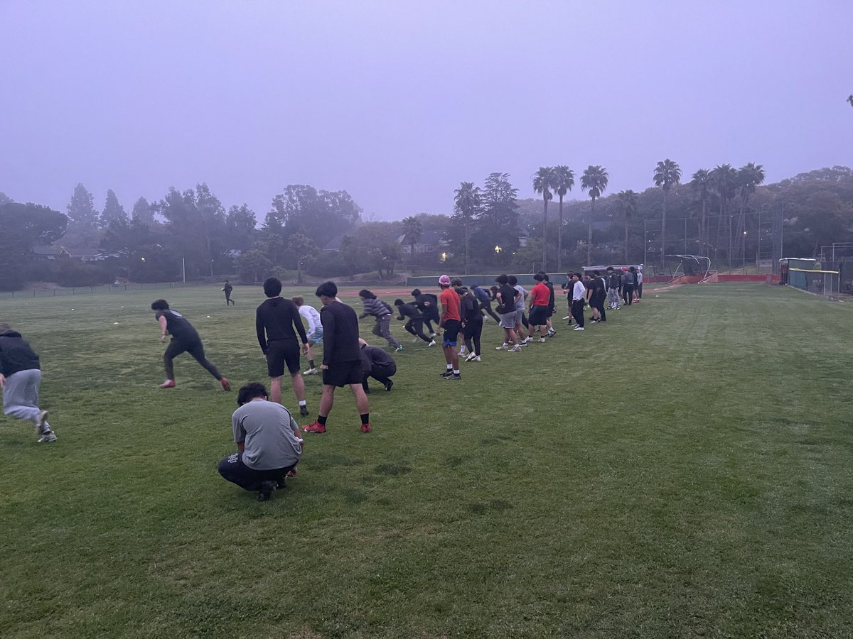 Something refreshing about field workouts before the sun rises!! ⁦@bdhs__football⁩ #relentless