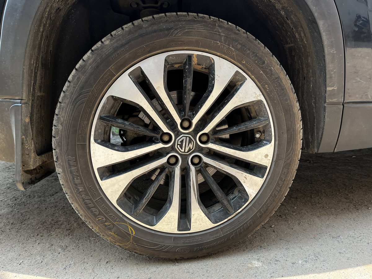 MJMukeshdancer's tweet photo. @MGMotorIn @rajeev_chaba  My tyre was bulged. Its a manufacturing fault❌. Mg ambattur service said “can’t able to do in warranty”. 🤷🏻‍♂️ Why? tyre bulge is under your warranty only. You guys make me feel bad to bought this MG hector plus ☹️ https://t.co/eszDwlttjQ