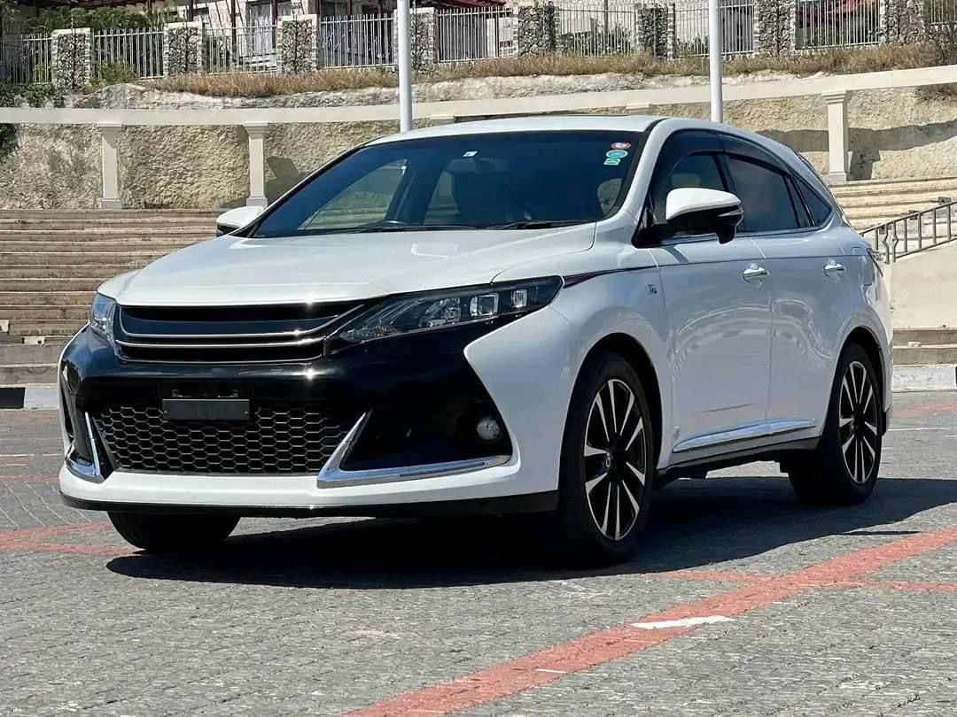 DriveNowUg's tweet image. #WeeklyOffer
Now one of the best offers we've got this week, the Toyota Harrier GS Grade Sport 2015 edition is here if you're ready with full payment/cash.
#Note: These offers are limited and prefer full payment (not negotiable).
#DriveYoDreamNow

Priced: #Ugx95m