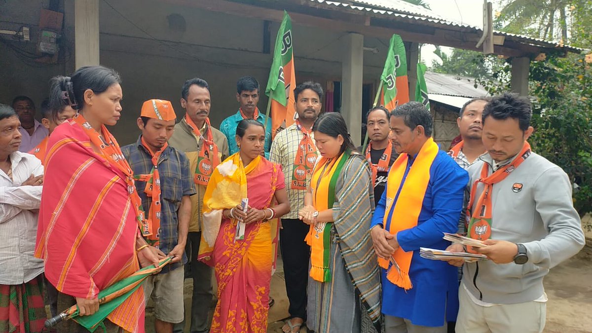 santanachakma59's tweet photo. লোকসভা নির্বাচনকে সামনে রেখে আজ সকালে পেঁচারথল বিধানসভার অন্তর্গত বুথ নাম্বার ১০, আমার নিজ পোলিং বুথে ডোর টু ডোর  অভিযান করি কার্যকর্তাদের নিয়ে l
#PhirEkBaarModiSarkar
#MainHoonModiKaParivar
#VOTE_FOR_BJP https://t.co/J2UnFBtcNu