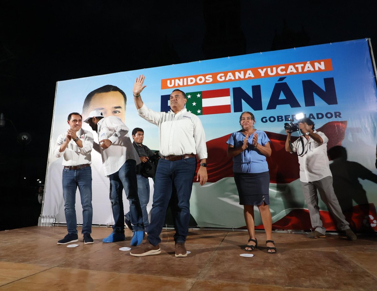 AsisFC's tweet photo. Fuimos testigos del entusiasmo con el que recibieron en #Yaxcabá al próximo Gobernador @RenanBarrera, donde saben que con él tendremos otros seis años de buen gobierno y resultados para la gente, continuando los cambios en beneficio de Yucatán.

#UnidosGanaYucatán https://t.co/pbInON0puu