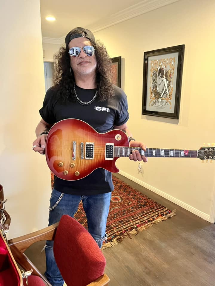 New guitar trade for Slash ! Thx to Scott Sheldon &amp; Mano Moreno for the pics !