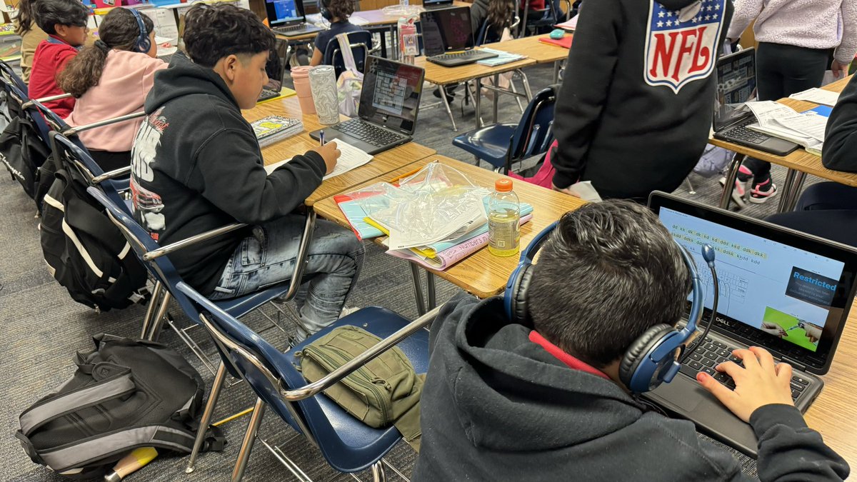 SISDInstTech's tweet image. Walking into @ReynoldsElem today like a kid in a candy stop full of anything  / everything  #SpringISDBlendedLearning and purposeful #InstructionalTechnologu integration. INSTRUCTIONAL CONFECTIONERS SHOUT OUT!:  
Mrs. Chavarria (5th), Mr. McNemar (4th), and Mrs. Lawson (4th)