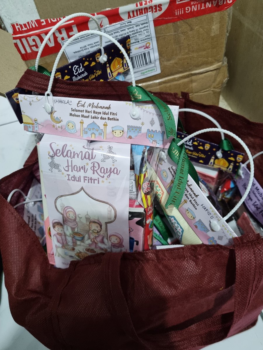 fehasanah's tweet photo. @tanyakanrl Tahun kmrn bikin isi jajannya gak sampe 15rb, amplopnya 20rb buat tetangga² kalo buat sodara isi amplopnya lebih besar https://t.co/NRagoGKn1E
