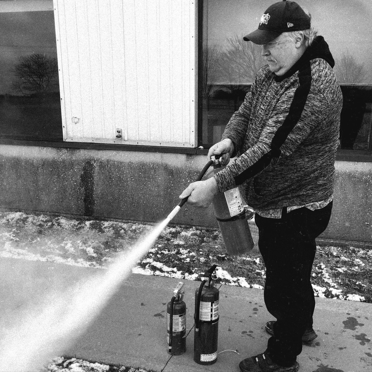 Pull, Aim, Squeeze & Sweep.🔥🧯 
#firehousetraining #workplacesafety #safetytraining #fireprevention #firesafetyplan #inspection #fireextinguishertraining