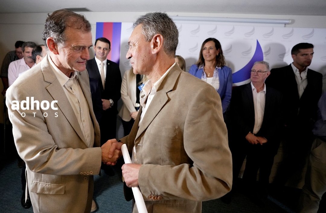20240320
Guido Manini Ríos y Eduardo Radaelli en la presentación de la agrupación nacional del Espacio de los Pueblos Libres de Cabildo Abierto en el hotel Ibis de Montevideo.
 Foto: <a href="/JCalveloLuisi/">Javier Calvelo Luisi 📷 Fotógrafo 🇺🇾</a> / #adhocFOTOS
#FotoperiodismoUruguay #Cooperativadefotografos