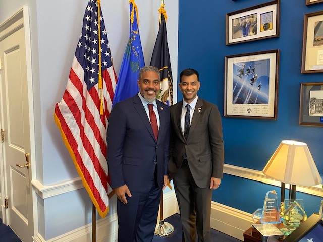 #TeamCanadaUSA @RepHorsford and @Zaib_Shaikh had lots to talk about: 33 🇨🇦 companies in NV-04 employ 1,460 Nevadans & 🇨🇦 investment is pouring in to develop critical minerals. A delegation of Indigenous business also just visited the state. Looking forward to more collaboration!