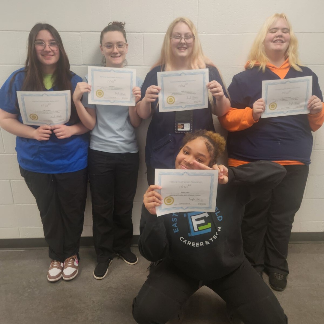 Congratulations to our seniors who passed the Certified Medical Administrative Assistant Certification! A round of applause for Ella D. ( @GMschools), Eva R. ( @GMschools), Kyla S. (@amandaacesk12), Mackenzie G. ( @GMschools), and Lanyia P. (@PLSD) 🏅 #YourFutureOurFocus