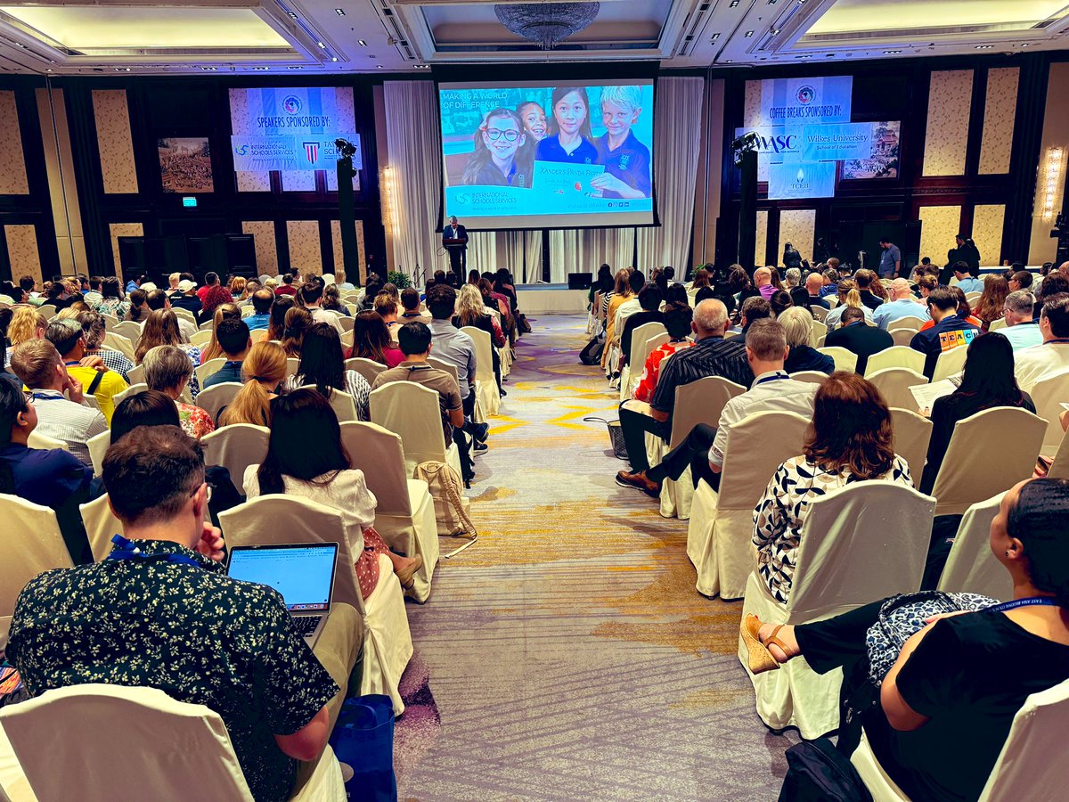 B_Sheridan's tweet image. Totally packed house brimming with enthusiasm here at EARCOS Teachers conference. Exciting! 🤩#earcos