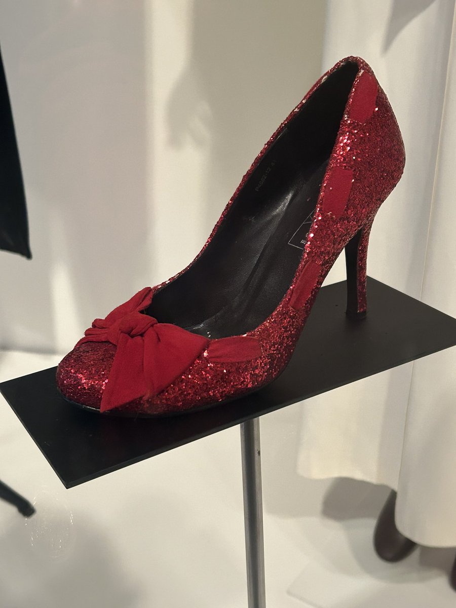 Clever little exhibition exploring history and symbolism of the bow #untyingthebowmfit by graduate students @museumFIT