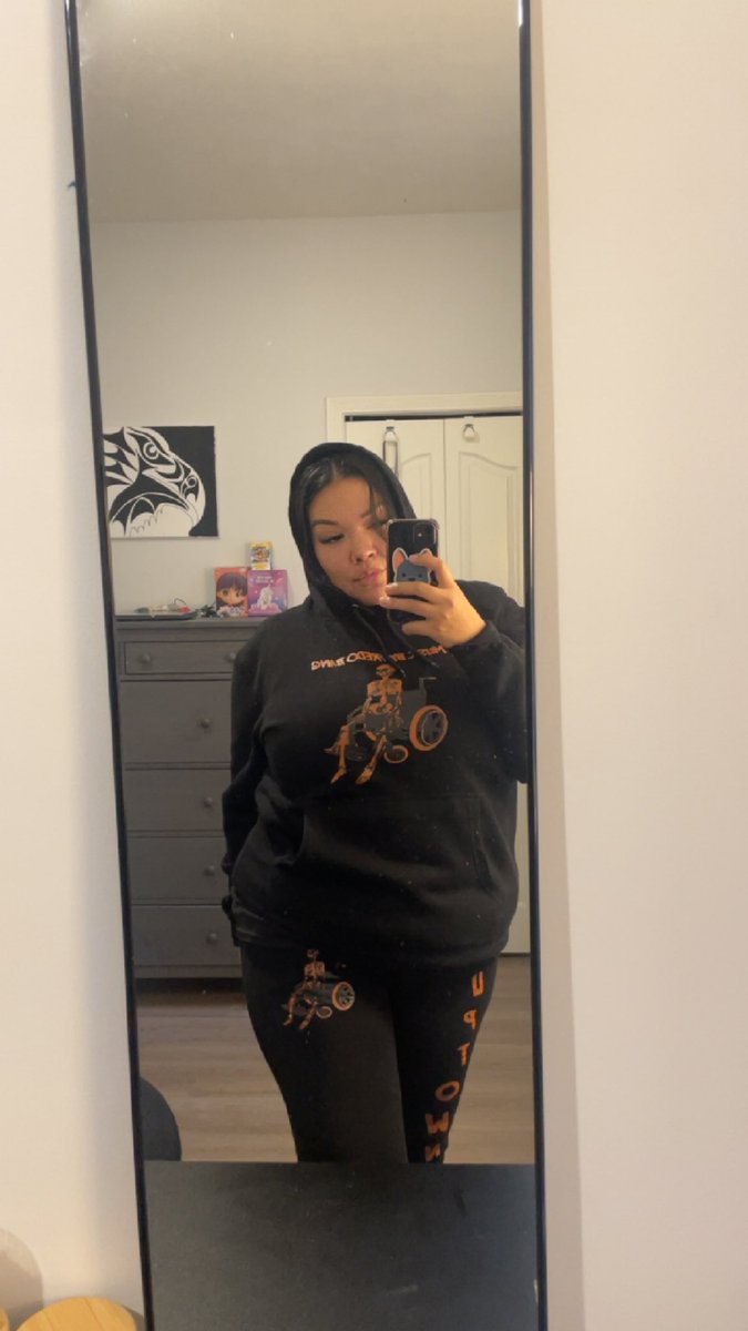 Makeupwithkoko's tweet photo. She say she love me, I don't know if she want the dick or the drop @FredoBang #2death 🖤🖤🖤 https://t.co/raOy1ahFvk