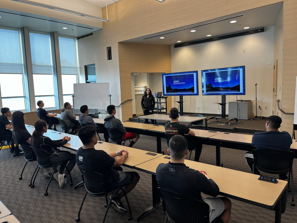 Special guest speaker tonight at SJPD Fitness. Officer Denise shared insights on emotional intelligence and tactical negotiation skills with our candidates. #LETraining #EmotionalIntelligence #NegotiationSkills