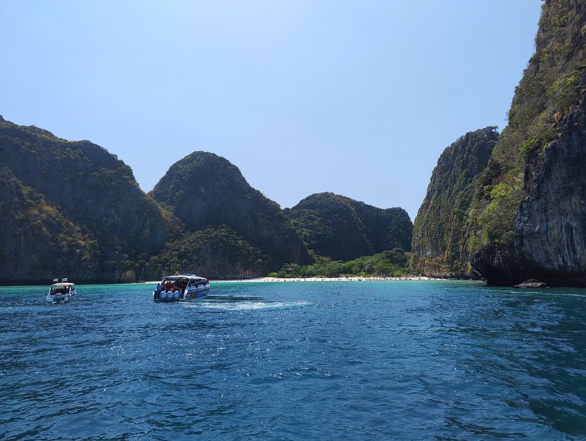 angelalhorton's tweet image. Not usually one for ship excursions but our #Marella speedboat trip to Phi Phi Islands was absolutely brilliant. Rough sea out but great fun! The snorkeling was incredible. #Discovery2