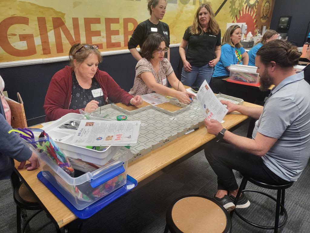 FurmanBorn's tweet photo. DRI brings Vex123 to @McCawSTEAM! Our K – 5th grade teachers are loving the Books &amp; Bots training! #STEAM, #SEL, #Art, #Literacy&amp;Robotics
 @DRIScience @CCSDMagnet https://t.co/YIoAXTKDyY