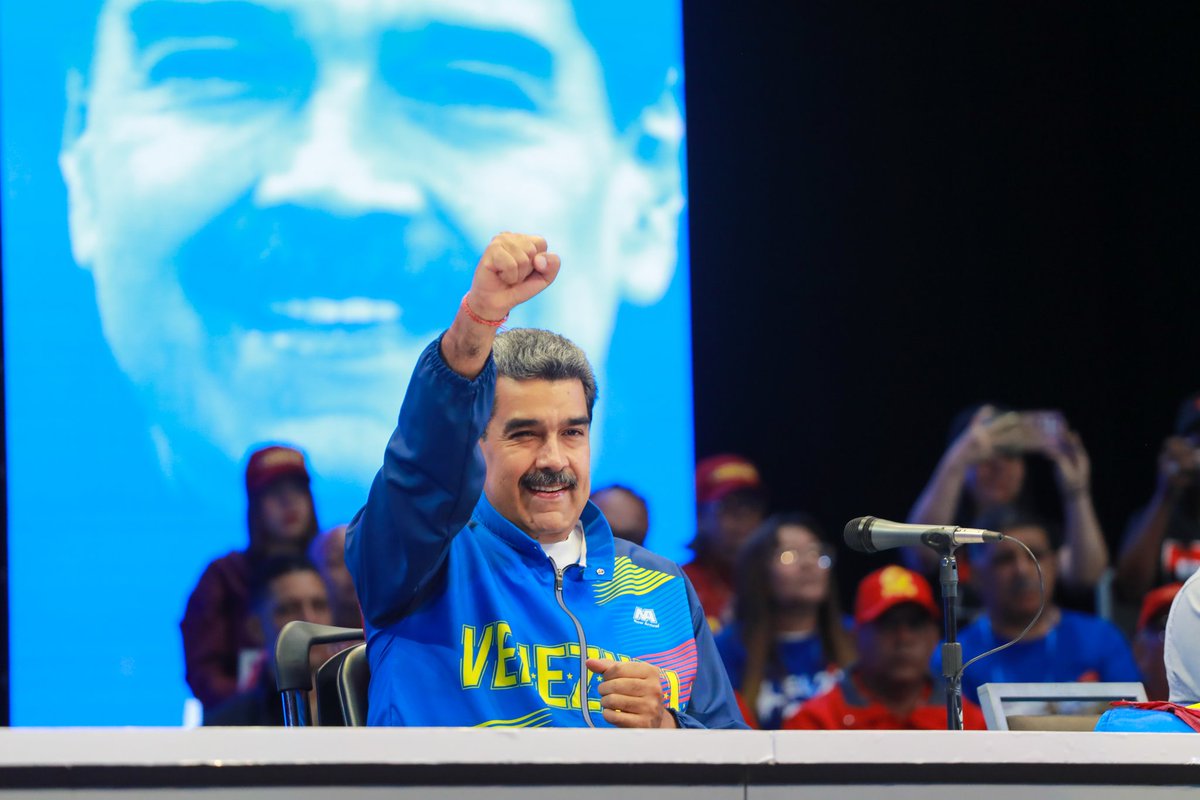 Este acto del Gran Polo Patriótico 'Simón Bolívar', es histórico, y desde acá se demuestra la unión de todos los movimientos progresistas, antiimperialistas y socialistas que amamos a la Patria. ¡En Venezuela la izquierda, los revolucionarios bolivarianos y chavistas estamos más…