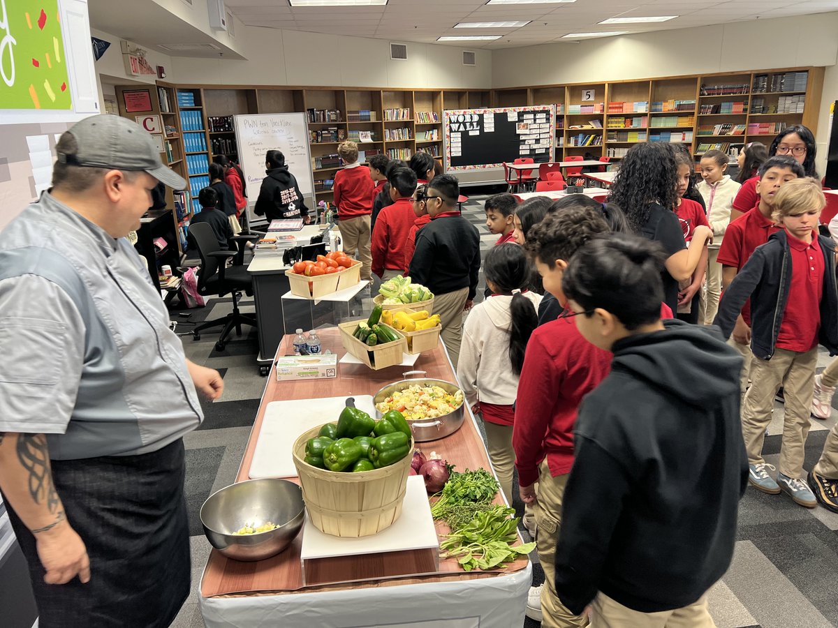 All this excitement made us hungry and who better to share his career but @ChartwellsK12 #ChefGuy who told us about his career in creating culinary masterpieces. Safely chopping veggies, he shared his career journey & details about all the people he has met!