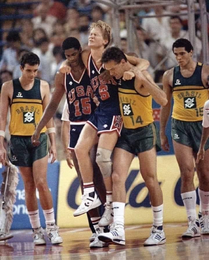 An injured Steve Kerr being helped off the floor by Charles Smith and Oscar Schmidt at the 1986 World Cup in Spain.