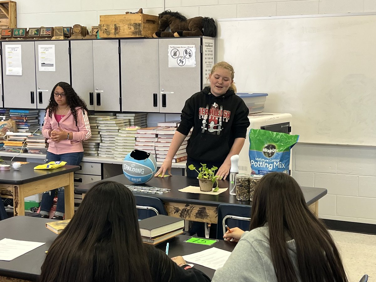Our @DMSTIGERTWEETS 7th Grade Agriculture students started their Ornamental Horticulture presentations today. Outstanding job of sharing what they learned from their projects and honing their public speaking. Go Tigers! @KinardsConnect1 @ErikaWiggins16 @CTEmarion @VelveaBrown