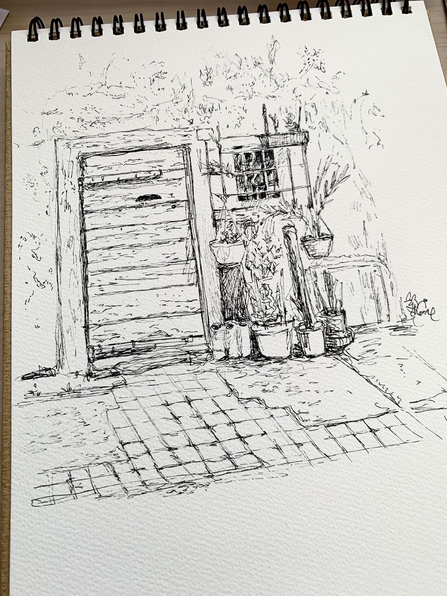 I tried to draw a small illustration, but I tended to draw with background.
#art