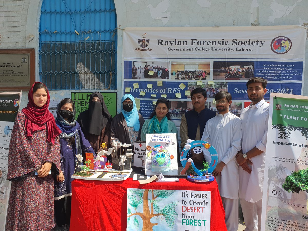 RFSGCU's tweet photo. Discovering the wonders of nature at Ravian Forensic Society's Awareness Desk! From insightful discussions on forests and the environment to inspiring project competitions, we're paving the way for a greener future. Join us in our mission for sustainable living 💚 https://t.co/vc6rVvcxUh