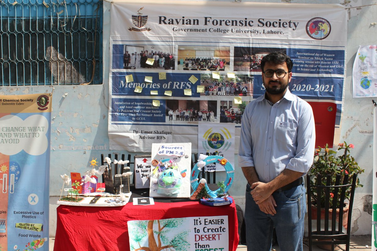 RFSGCU's tweet photo. Discovering the wonders of nature at Ravian Forensic Society's Awareness Desk! From insightful discussions on forests and the environment to inspiring project competitions, we're paving the way for a greener future. Join us in our mission for sustainable living 💚 https://t.co/vc6rVvcxUh