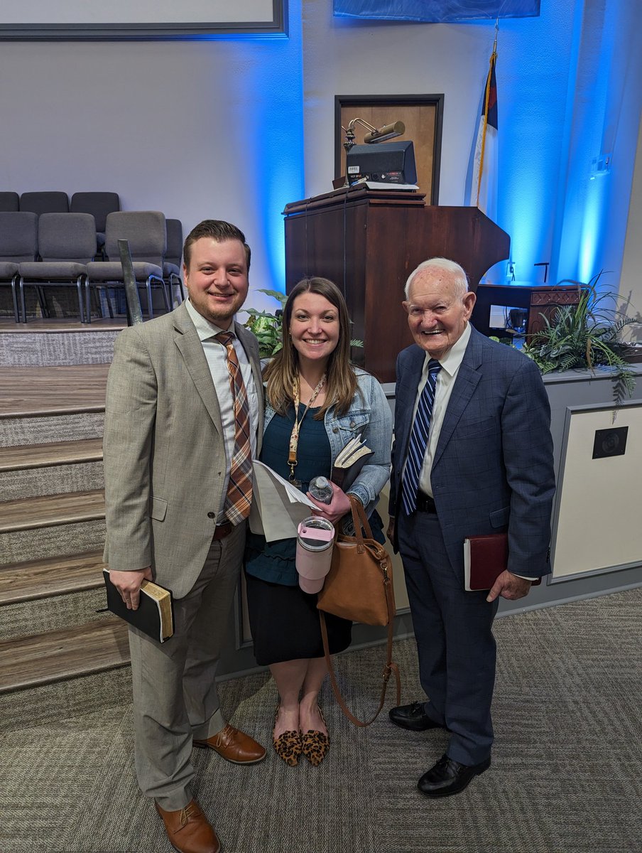 txty98's tweet photo. It was a blessing to hear @sisk_drsbimi 
Tonight @hbchaslet  thankful for men that have paved the path as Independent Baptists. https://t.co/Aql4FZSSs9