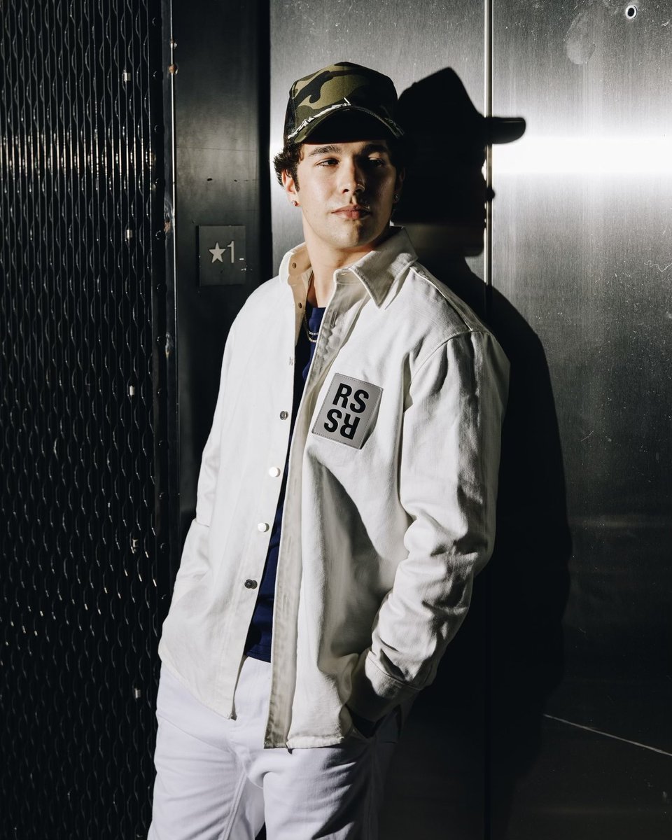 AustinMahone's tweet image. Only up from here 🤘🏼🔥