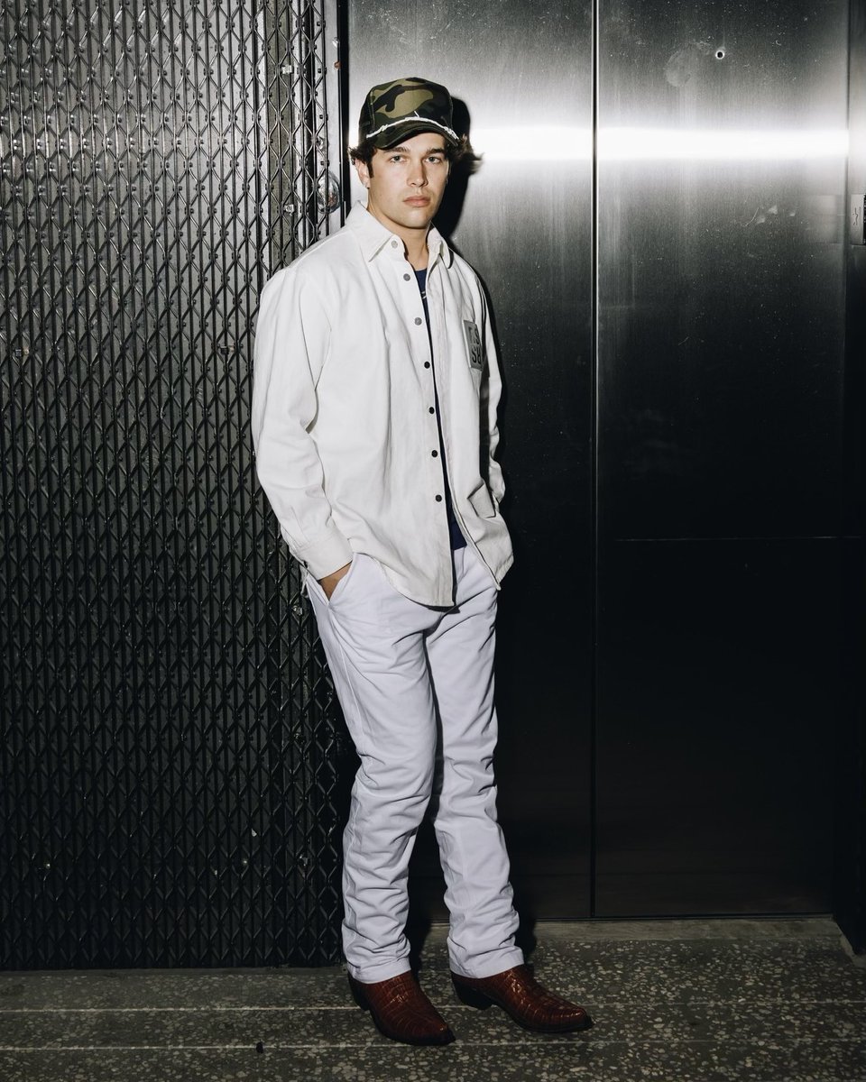 AustinMahone's tweet image. Only up from here 🤘🏼🔥