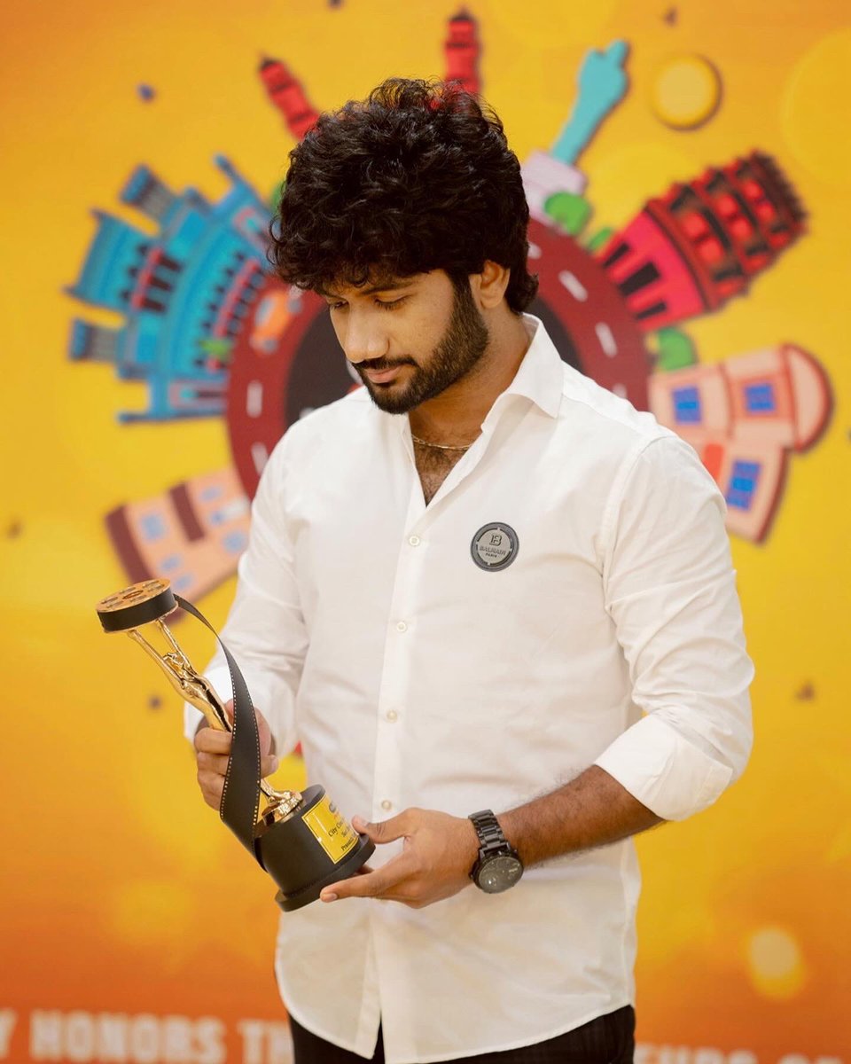 First award for #HanuMan 🙂 

Thank you @radiocityindia 🤗

#IconAwards #BestDirector