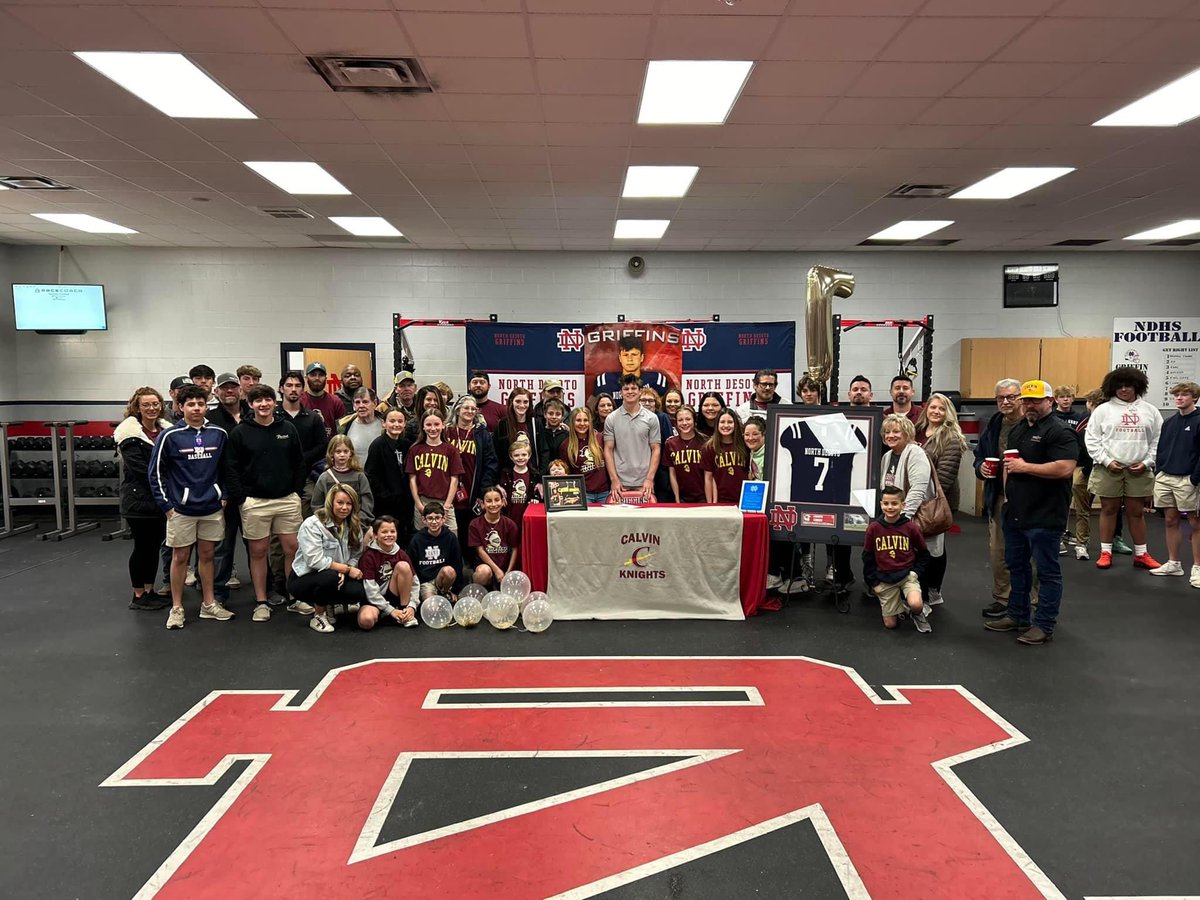 CorbynCross7's tweet image. Had an amazing signing day today! I’m definitely grateful to have such amazing people around me! @CoachTrentFigg @jwlawson1 @CoachLBell