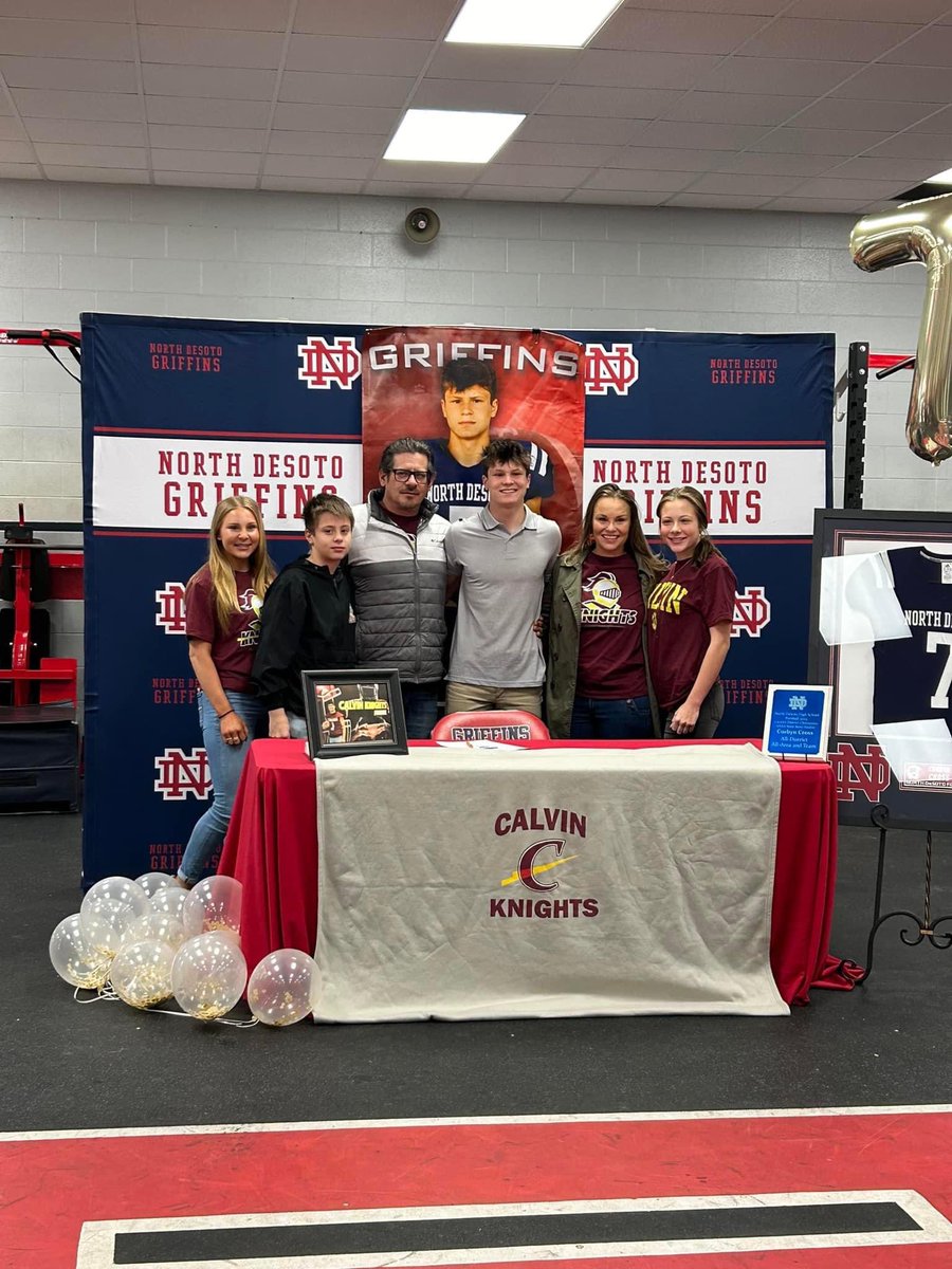 CorbynCross7's tweet image. Had an amazing signing day today! I’m definitely grateful to have such amazing people around me! @CoachTrentFigg @jwlawson1 @CoachLBell