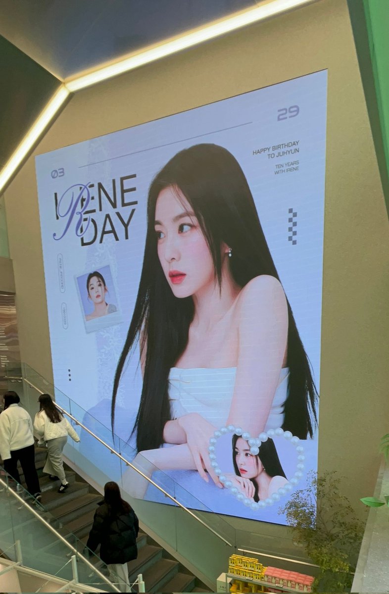SoloBae91's tweet photo. 어딜가도 볼 수 있어서 좋으네 https://t.co/T8SaJizZqh