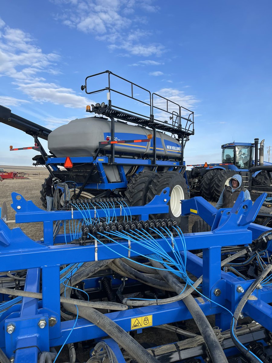 I might be biased, but those blue lines look even better on this New Holland. #nachurs #alpineliquidkit #biok #easternmontana