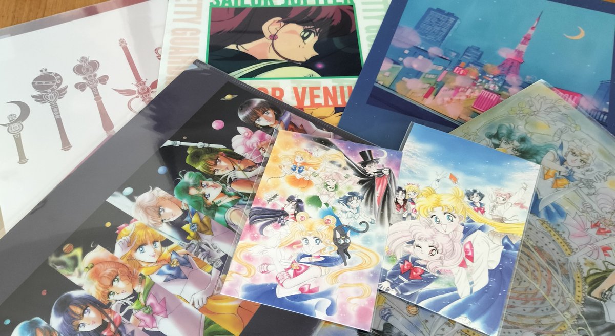 「セーラームーンミュージアム福岡展」で購入した一部。一番欲しかった東京タワーのクリアファイルを無事ゲット〜✨控え目な主張で普段使いできるポイントがgoodです😉スティックは資料用にもなるね #セーラームーン #Sailormoon