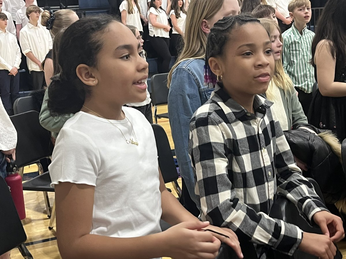 Deer Hill let their lights shine at tonight’s chorus concert with CMS and CHS. Can’t wait for the band concert tomorrow! #proudtobedeerhill #proudtobecps