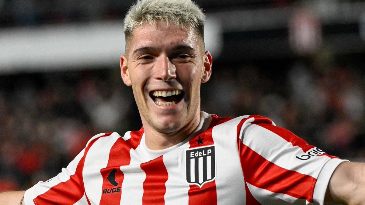 AguirregarayTW's tweet photo. Llego hace 2 meses al Benfica, desde entonces jugó 46 minutos distribuidos en 4 partidos. Te extraño Benjamin 💔 https://t.co/cQ7fFaTq8p