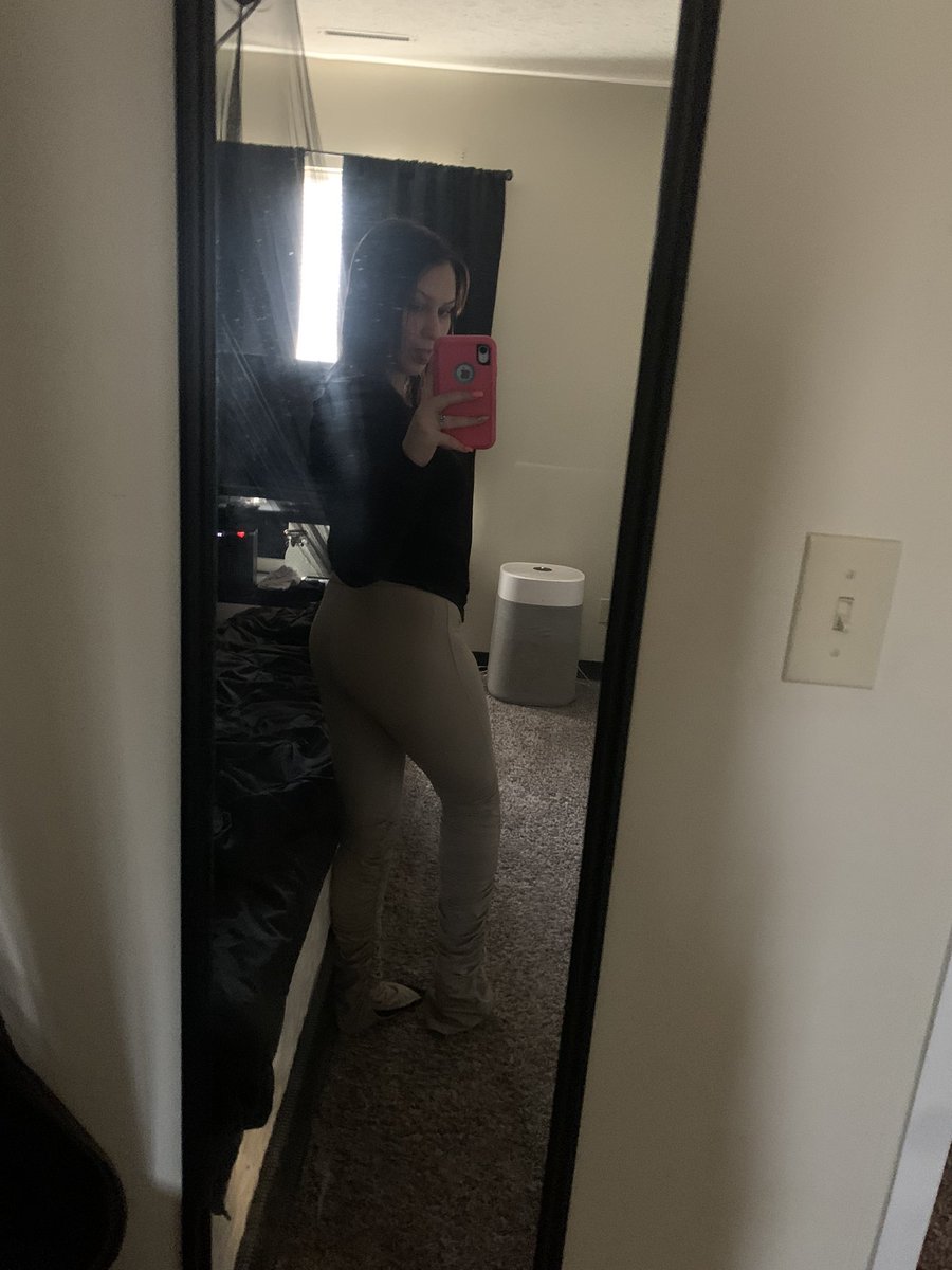 FindomGoddeessA's tweet photo. who’s worshipping my ass tonight?

findom https://t.co/S5kwwW3RMc